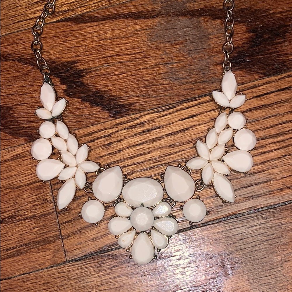 Forever 21 white and gold necklace